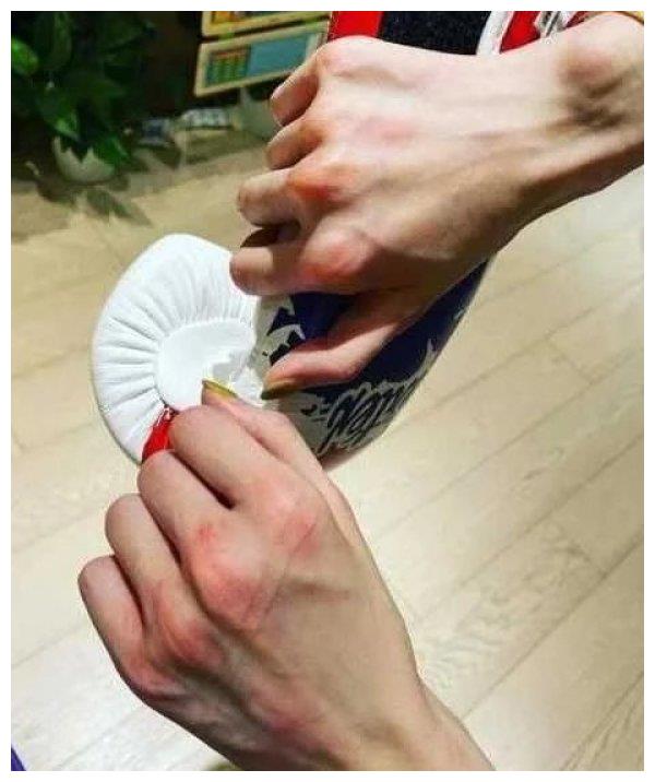 章泽天晒近况在公园学大爷抽陀螺感叹生活不易急需解压