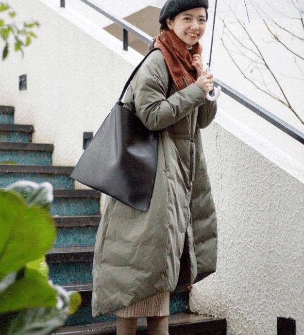今年穿羽绒服少配打底裤!学学三木的"简约"搭配,优雅又高级