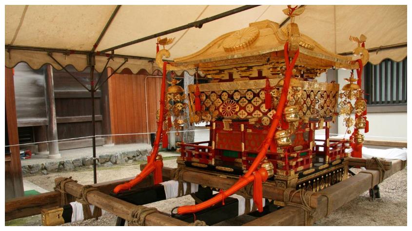 皇帝乘坐的轿子一般称之为龙辇,皇后的叫凤辇.