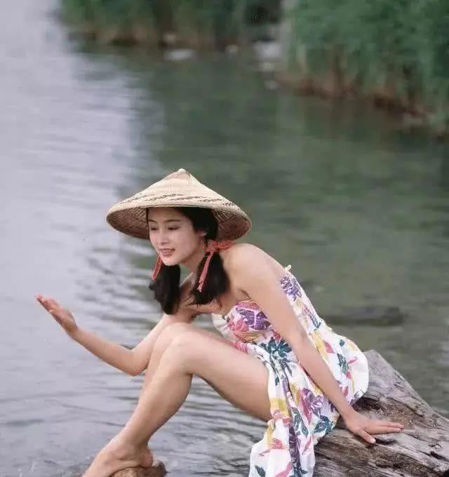 看到陈红年轻时的旧照才明白为何陈凯歌娶她还被迷得如醉如痴