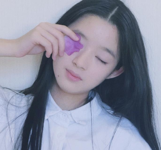 杨幂旗下13岁童星,高颜值如翻版赵丽颖,难道是杨紫的接班人