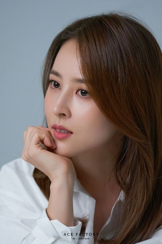 韩国女艺人韩惠珍未公开杂志写真首次曝光