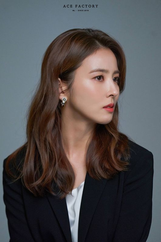 韩国女艺人韩惠珍未公开杂志写真首次曝光