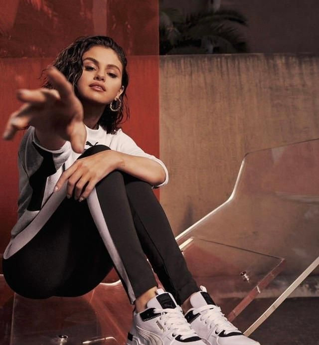 傻脸娜最新代言大片新鲜出炉身材已经恢复年轻时状态太美