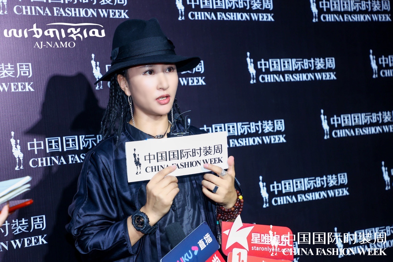 国潮设计新势力阿佳娜姆民族风潮星童模秀惊艳中国时装周