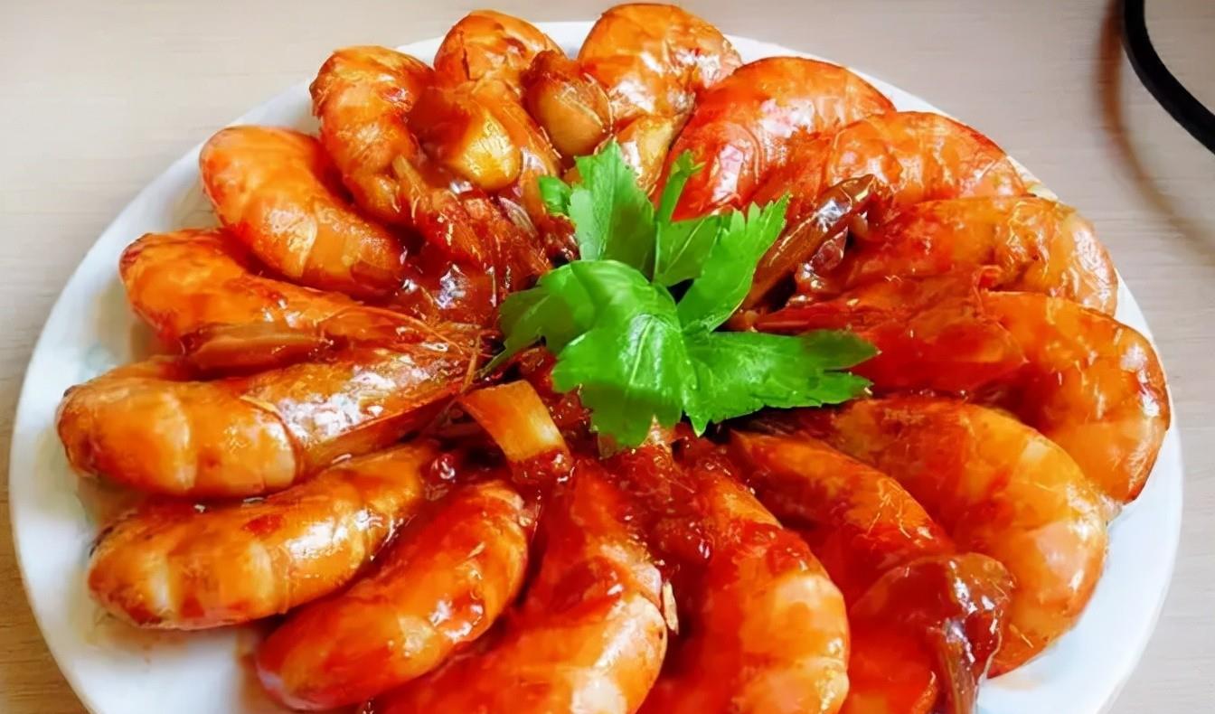 美食推荐老干妈烧带皮牛尾酱烧大虾伍斯特茄味米卷制作方法