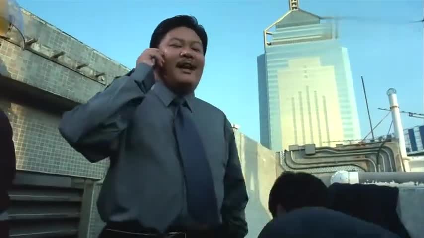 郑伊健也太帅了,坐天台之上,和谈判专家玩起了猜铜板?