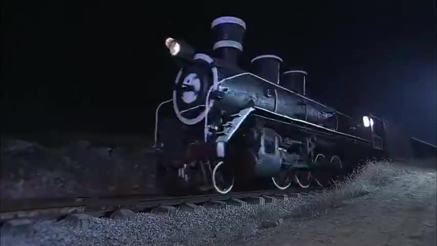 飞虎队:两辆火车相撞,刘洪和彭亮一人一辆,前一秒跳下火车头