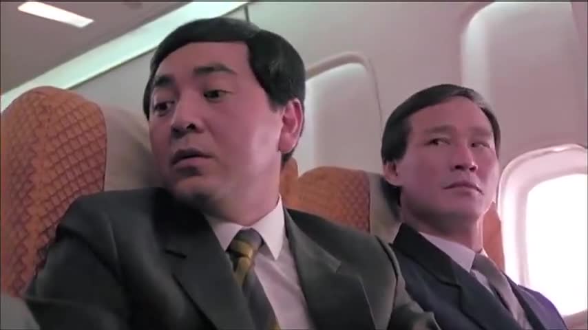 警察派飞虎队出马,展开激战 为您推荐: 插翅难逃:女警真精,冒充马少白