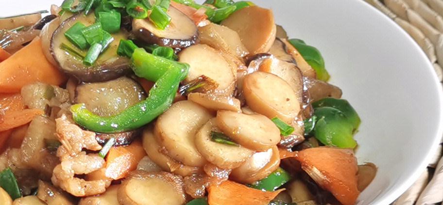 杏鲍菇的做法非常多,可以搭配各种时蔬,肉类食材一起炒,也可以凉拌,每