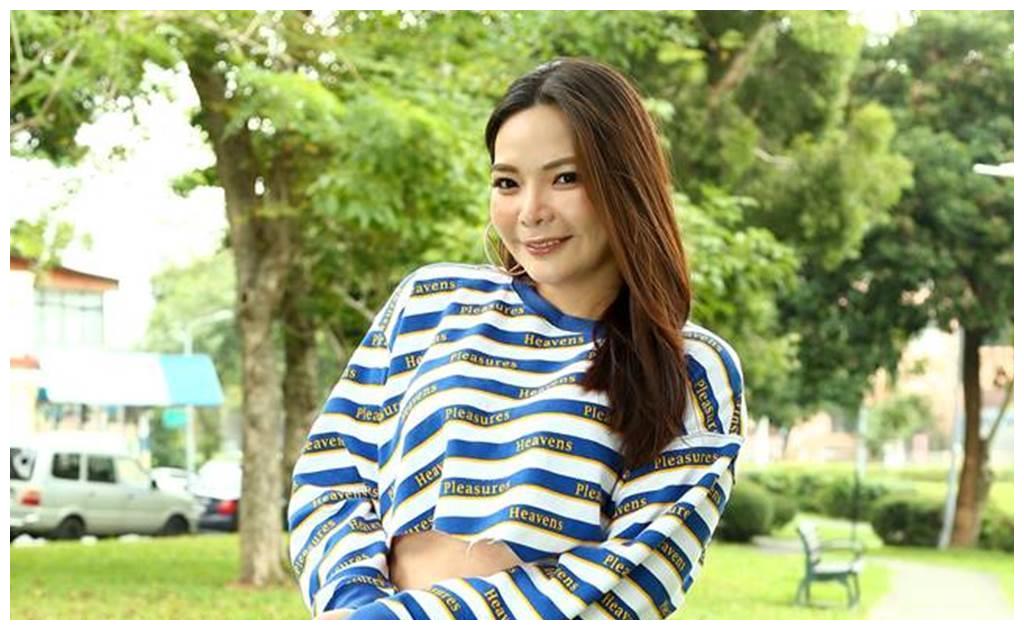 小甜甜爆怀孕领妈妈手册,与交往半年男友订婚 经纪人回应了