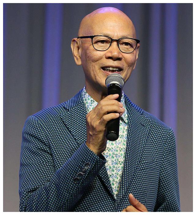 73岁罗家英接受采访自曝当年是汪明荃向他求婚在一起是个奇迹