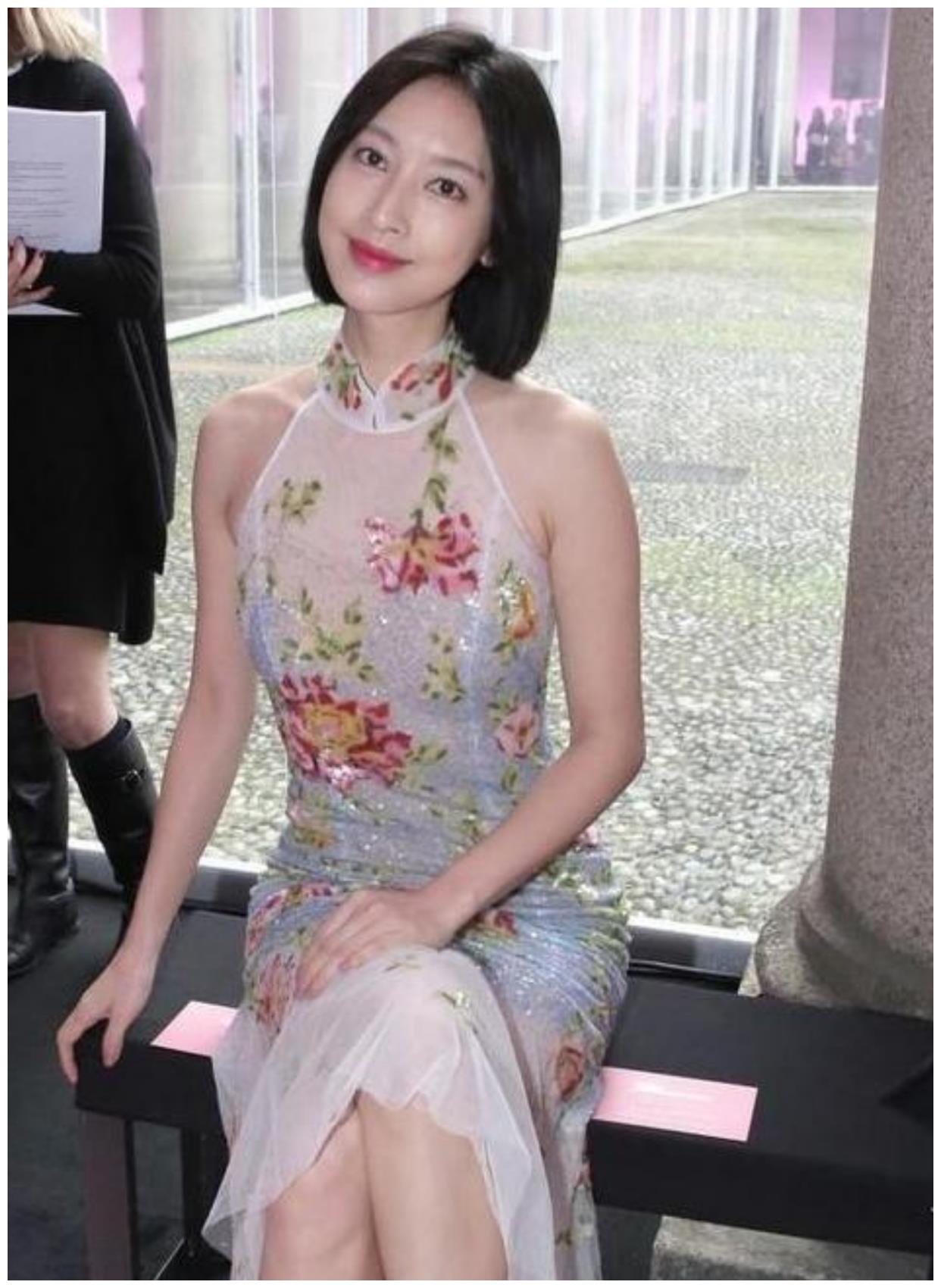 张俪在国外美到耀眼,一袭刺绣旗袍尽显东方神韵,太给国人长脸了