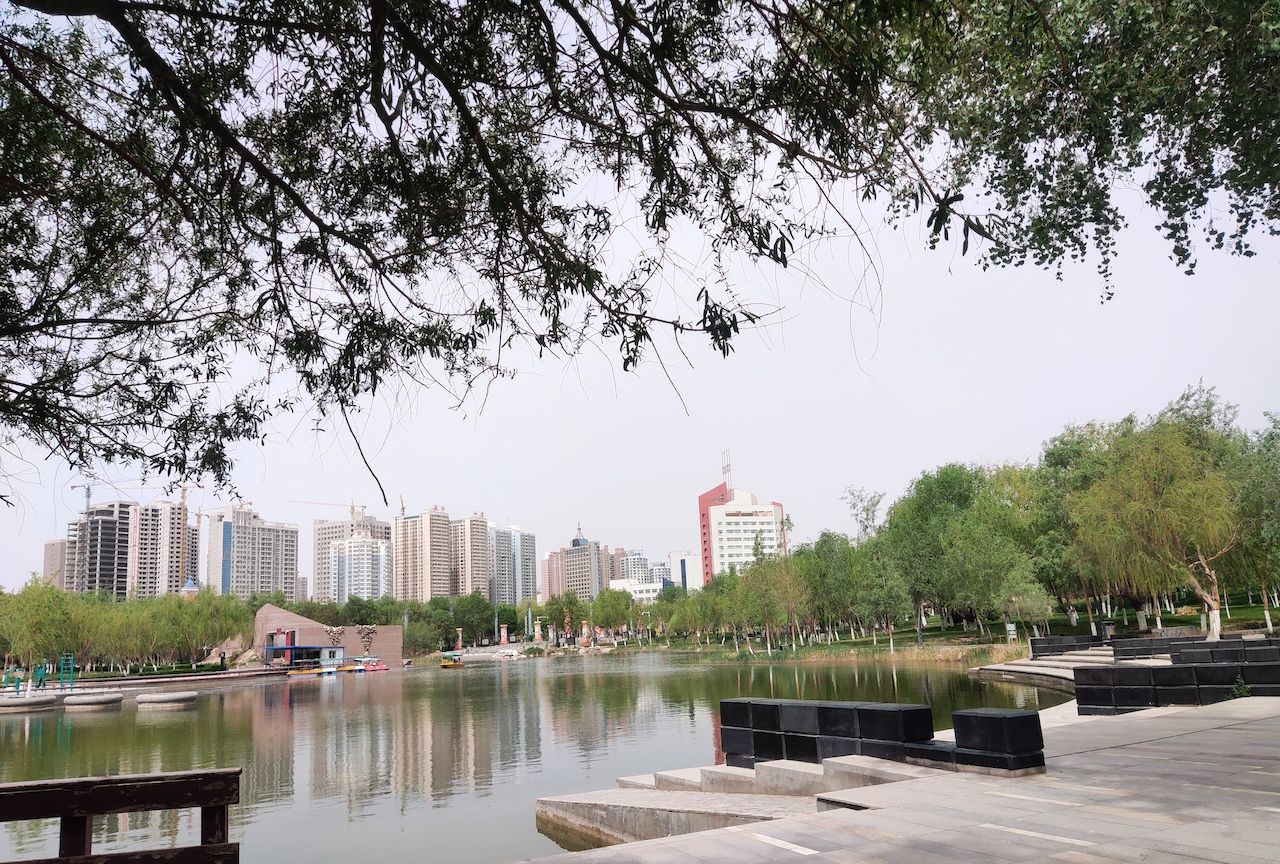 新疆库尔勒的城市中心公园孔雀公园