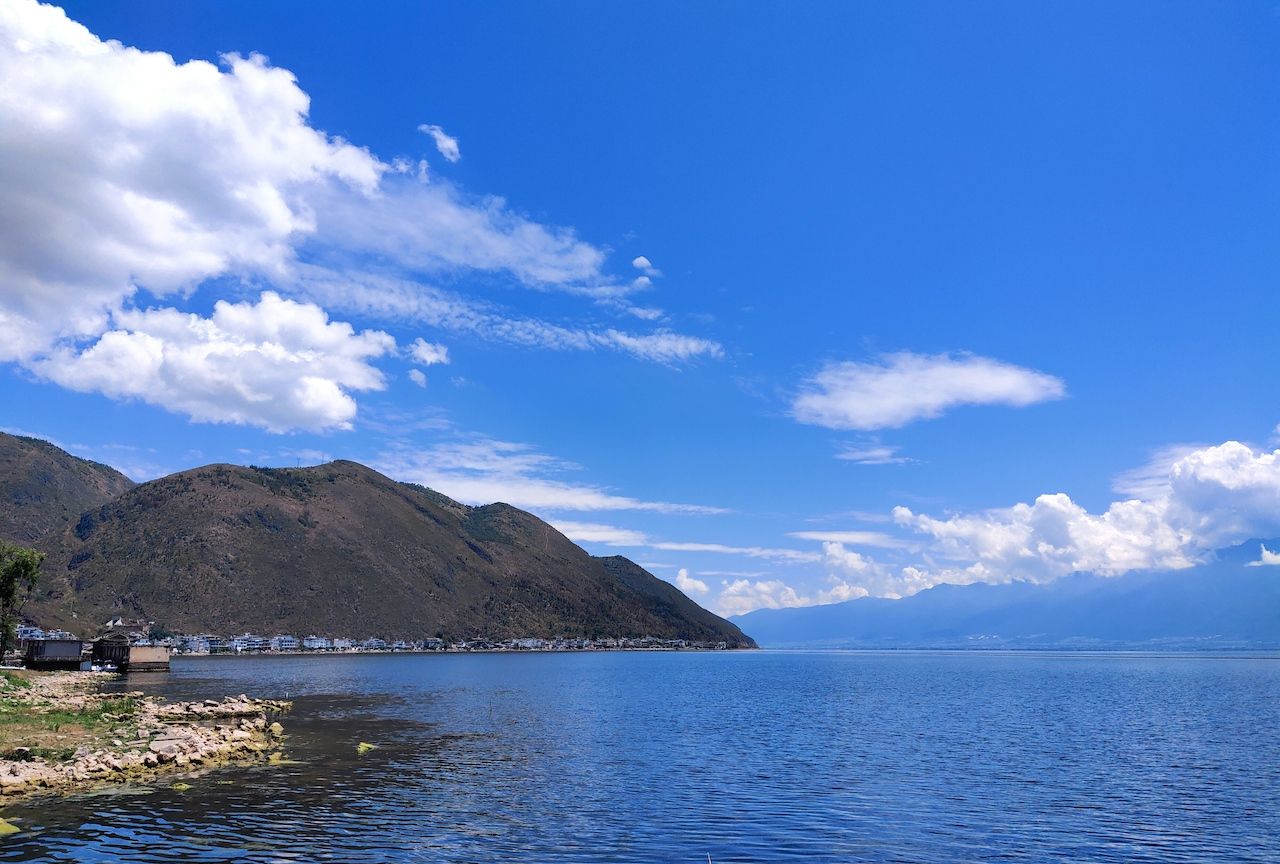 近乎于透明的蓝|云南大理洱海风光_高清图集_新浪网