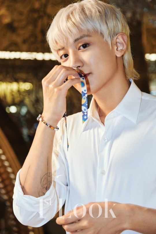 exo朴灿烈最新杂志写真穿白衬衫精英感十足