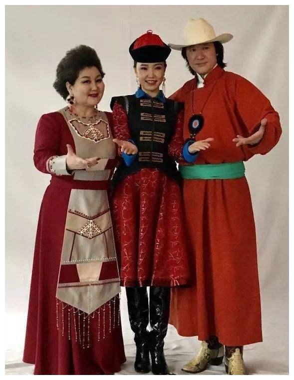 吉祥三宝|乌日娜|诺尔曼_新浪新闻