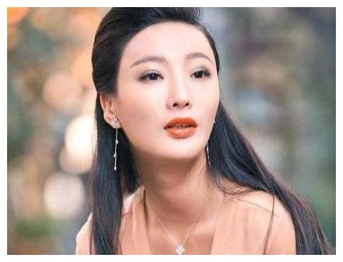 她被誉为"内地叶子楣",靠拍三级走红,今30岁转型后销声匿迹|王李丹妮