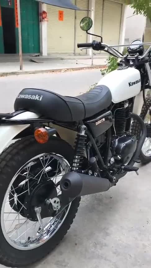 川崎摩托车户外展示,声浪还是可以的