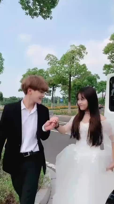娜娜可乐结婚啦这婚纱也太好看了吧祝福你们