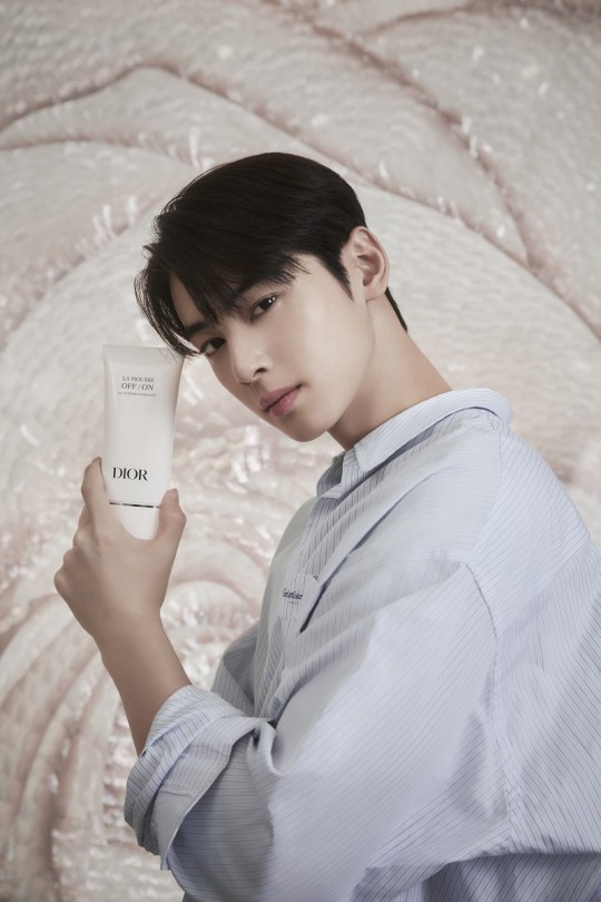 韩国艺人车银优拍代言品牌最新宣传照