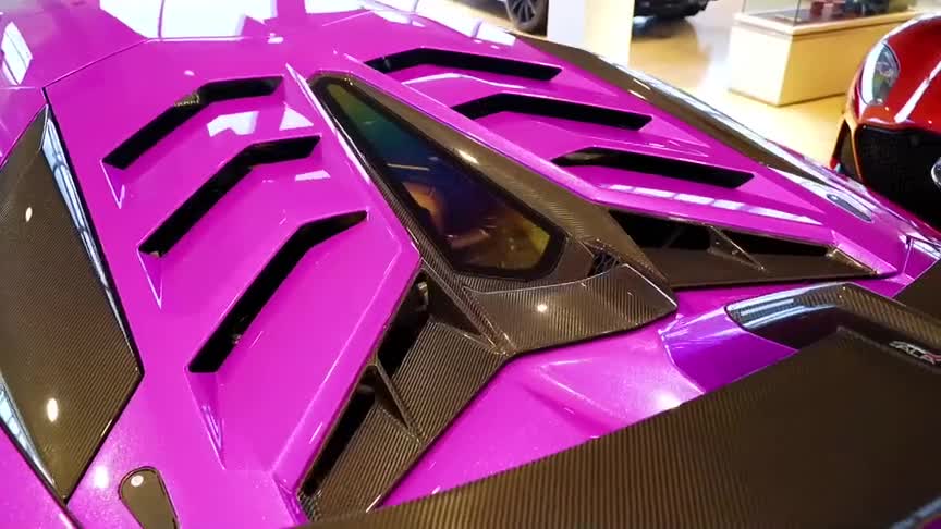 兰博基尼aventador svj,愤怒暴力蛮牛外出放风!