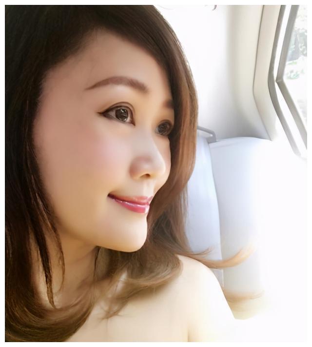 港姐梁小冰,《鹿鼎记》中的阿珂,51岁仍皮肤水嫩完全不显老