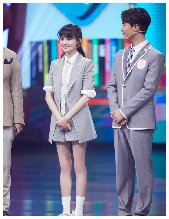 郑爽故意将中袜穿成短袜,将袜子堆积在一起,意外显瘦10斤不止__财经