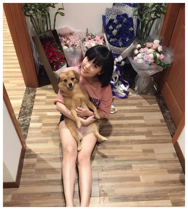 黄龄一曲后来唱哭白冰,网友:黄龄不仅唱功好,嘴更能说