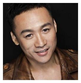 1,黄勇,算第一个,这个有点像高虎的32岁小伙子,唱的春天里.