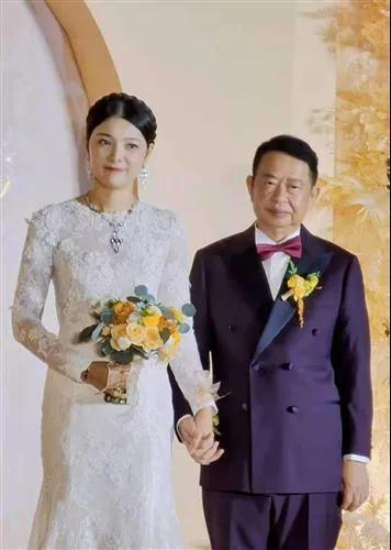 38岁长相美气质佳的钱冰为何嫁给63岁的紫金矿业董事长陈景河