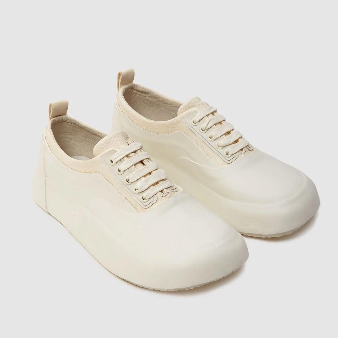 "大头鞋"造型,ambush 推出全新鞋型 hybrid sneaker