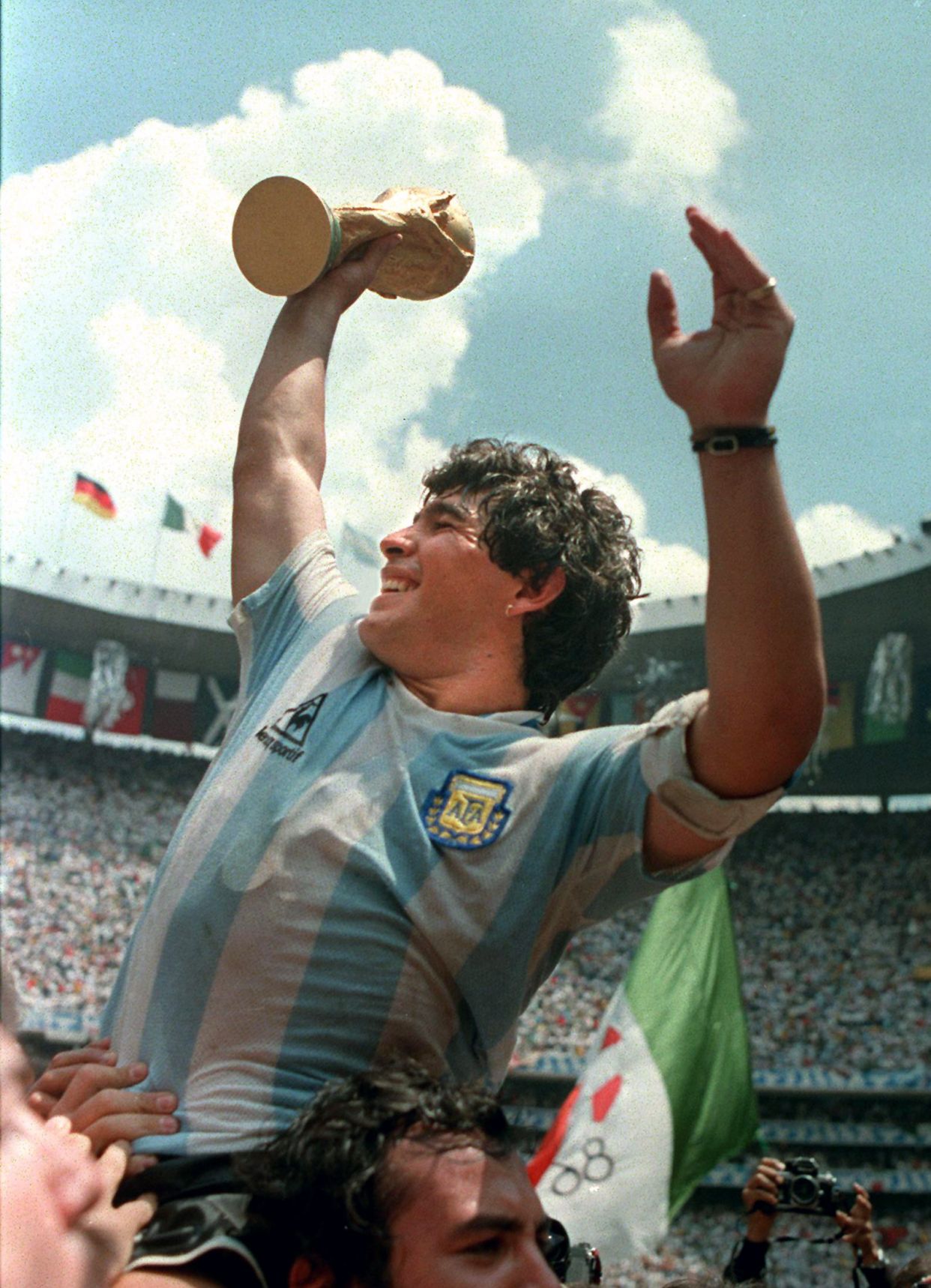 迭戈·马拉多纳,向一代球王致敬,一路走好