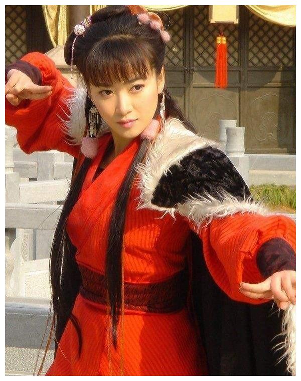 陈紫函的郭芙艳若桃李,灿若玫瑰,但她把刁蛮任性和蛮横无理也表现的