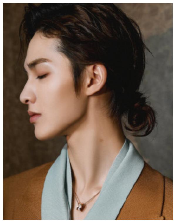 朱正廷首次挑战长发造型,颜值帅出新高度,看清正脸:我沦陷了!