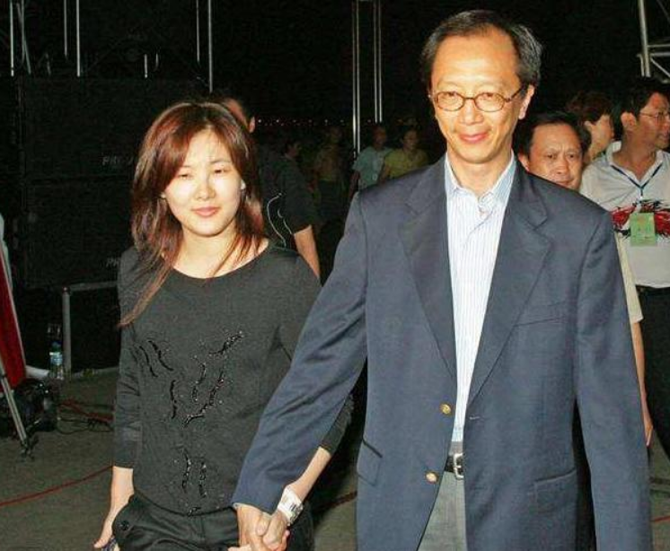 跳水女王伏明霞婚变67岁富商老公发文网友表示情商高