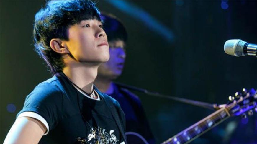 继《成都》后,赵雷又一首神作《朵》爆火,一开嗓瞬间泪崩