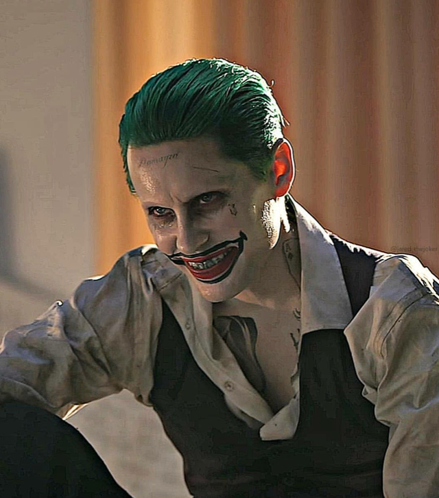 关键是作为这一版"小丑"演员的杰瑞德·莱托却是为了这一角色进行了