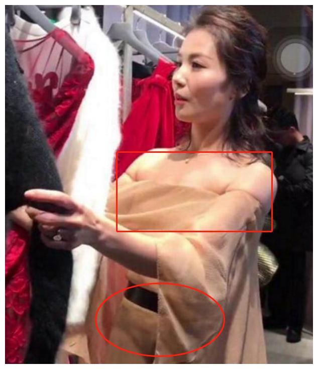 刘涛穿紧身衣勒出一圈肉小腹凸凸终于相信她有120斤了