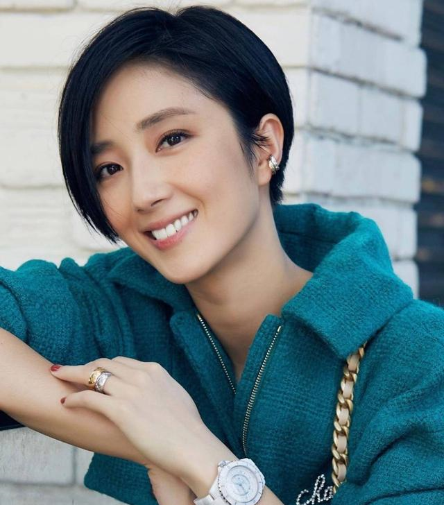 氧气美女桂纶镁,大衣搭配阔腿裤优雅文艺,素颜也依旧漂亮迷人__财经