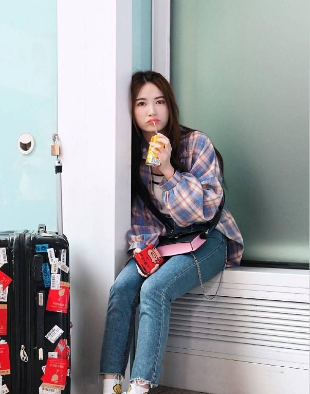 扎着丸子头发型的林思意,就立马变得更加元气减龄,尽显少女本色.