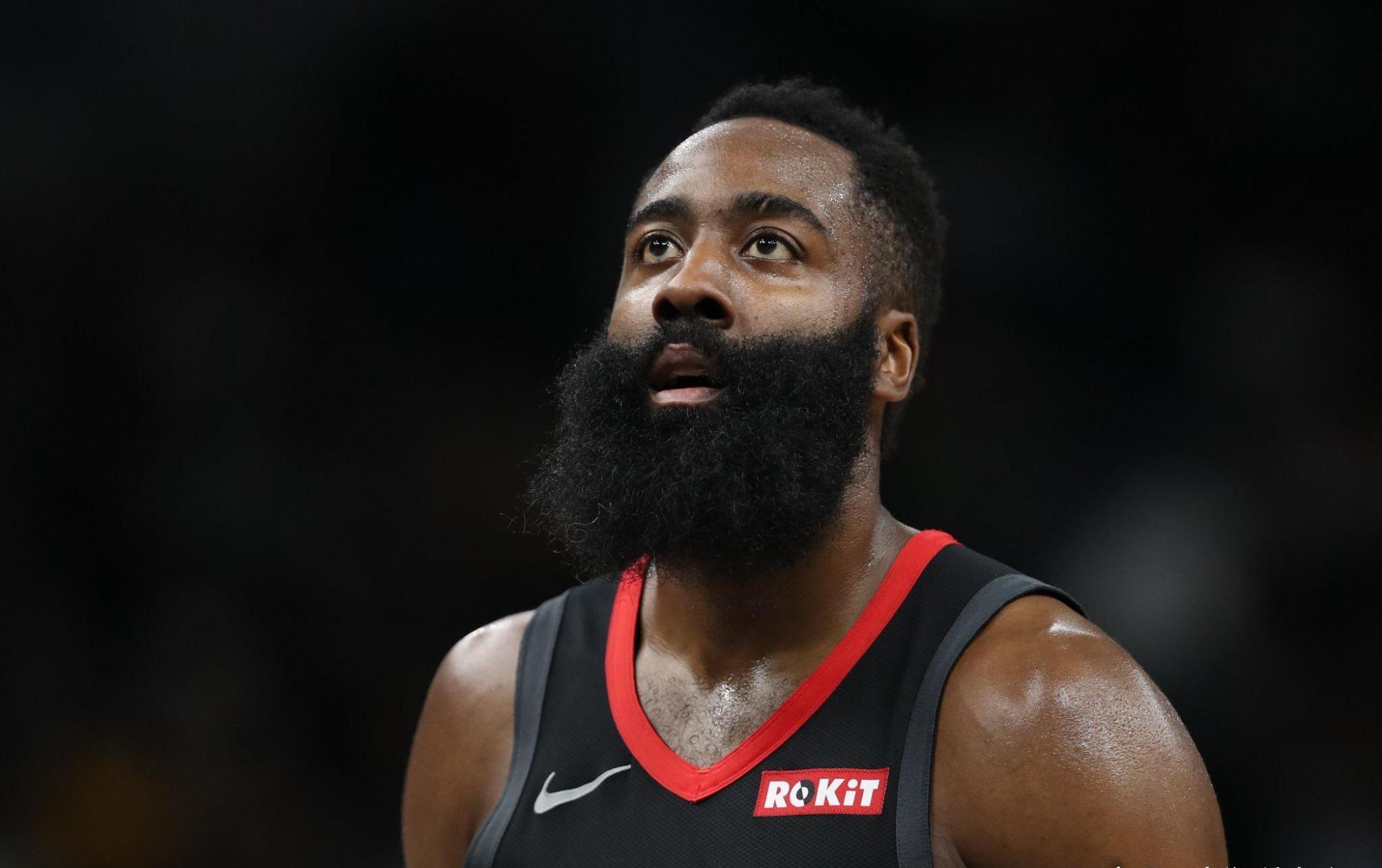 内线,火箭队也就没有了明显的软肋,想想看,火箭本身进攻能力就很强大