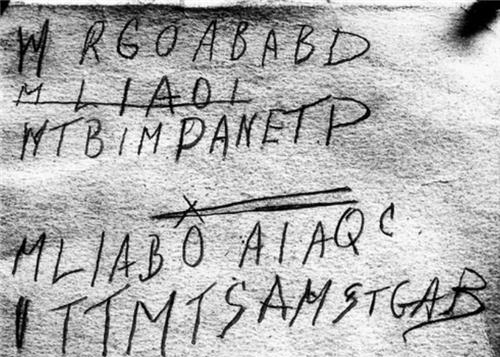 海滩上出现一神秘尸体，专家在暗兜发现2波斯文字，72年仍未破解休闲区蓝鸢梦想 - Www.slyday.coM