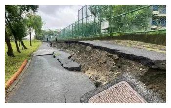 高雄暴雨现“天坑”，有人却甩锅韩国瑜休闲区蓝鸢梦想 - Www.slyday.coM
