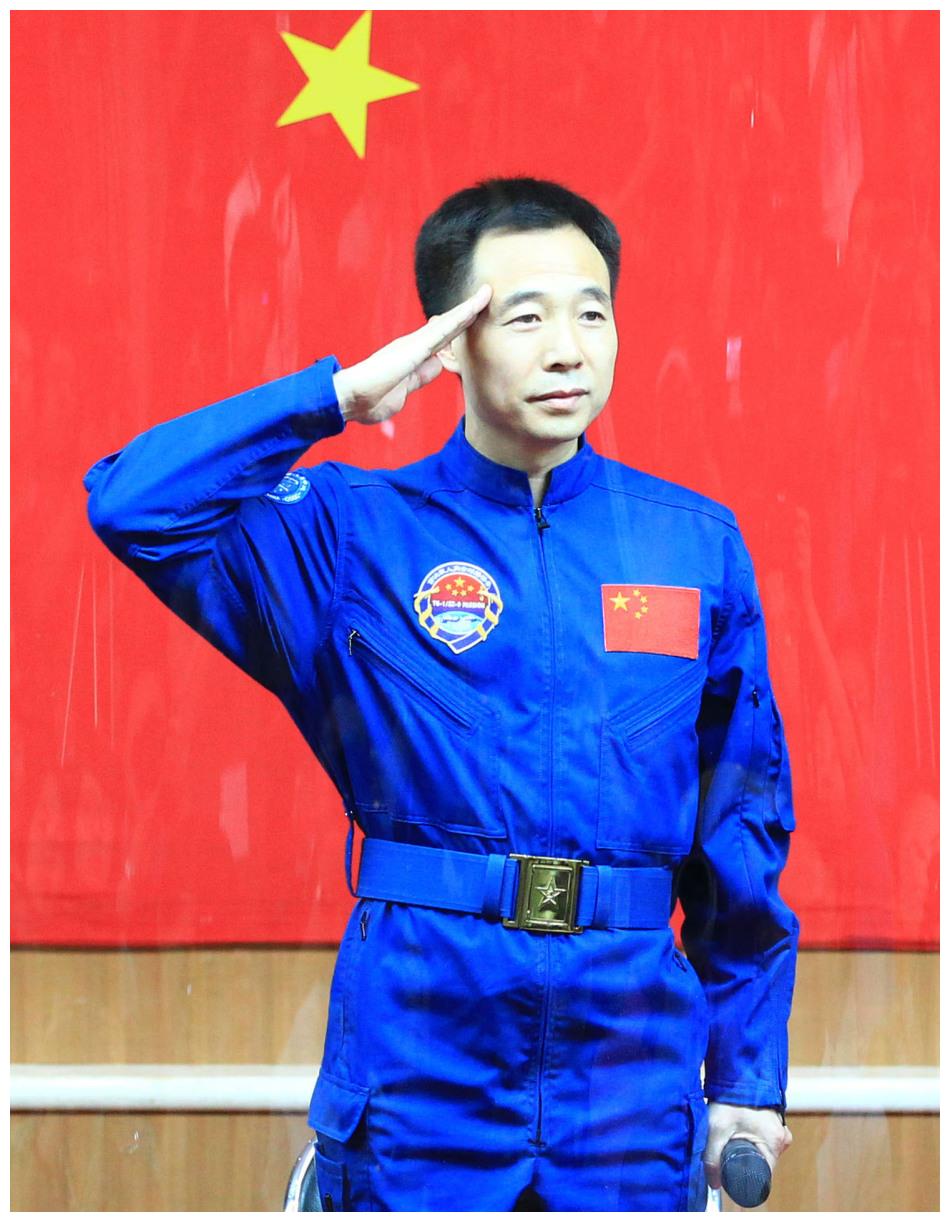 全国仅一人获得一级航天功勋奖！为啥是景海鹏，不是杨利伟？休闲区蓝鸢梦想 - Www.slyday.coM