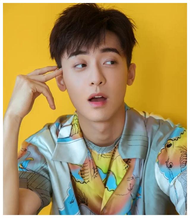 正文   该剧首次聚焦配音圈,以配音圈职场新人夏小宁(孙艺宁饰)为切入