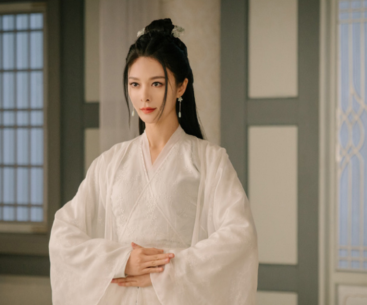 《且听凤鸣》开播,杨超越傅菁齐上热搜,唱跳不行演技却很好?