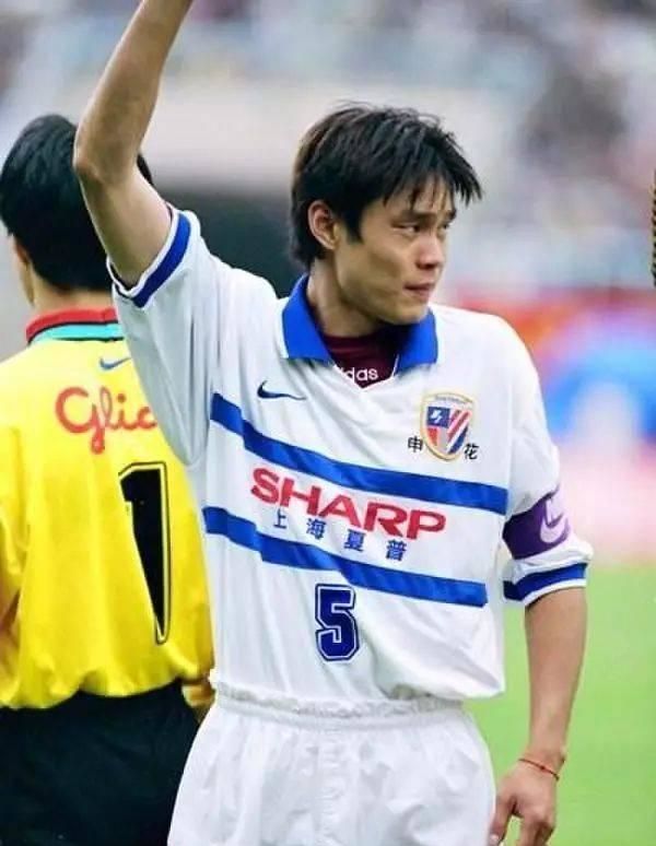 三,1994年甲a联赛第一年进行,范志毅在申花队打中后卫,他在20场比赛中