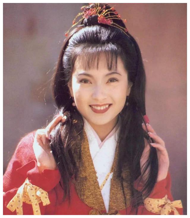 95年的《神雕侠侣》相信大家也没有忘记吧,剧中的郭芙真的是又美又狠