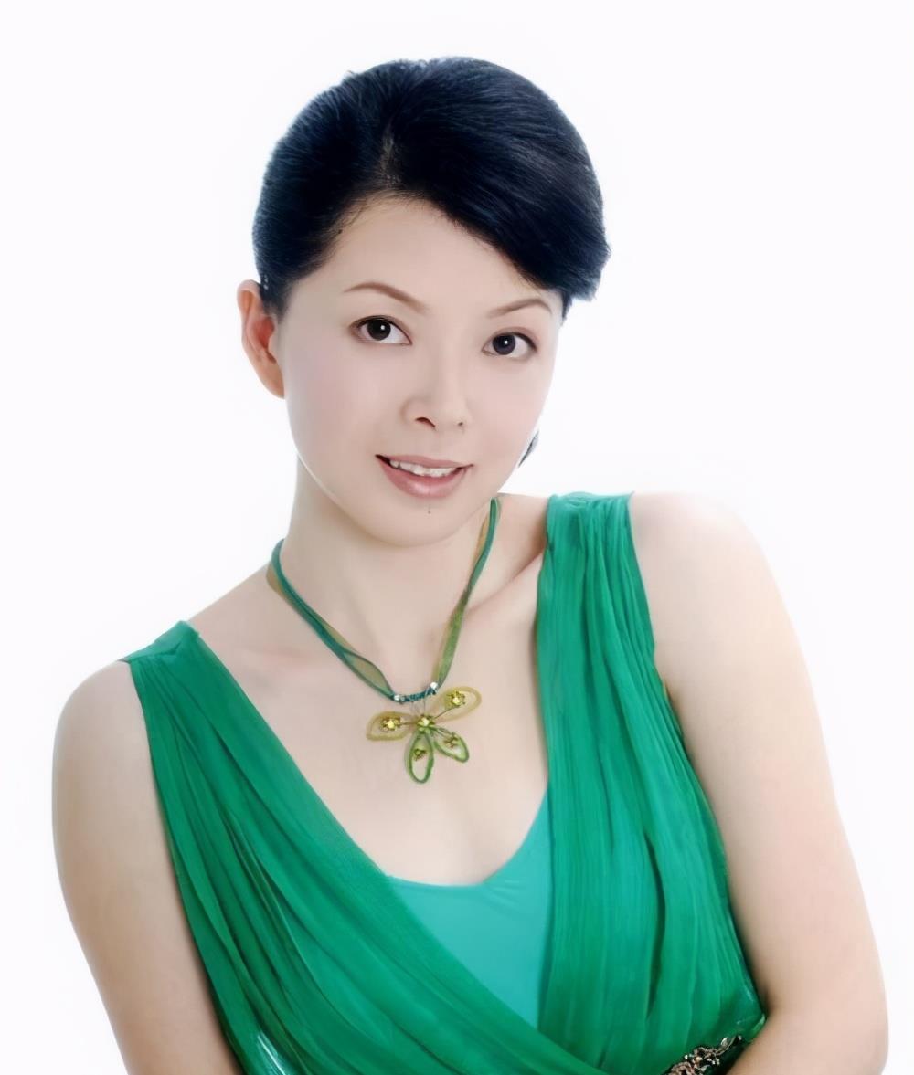 前湖南一姐仇晓近况:当红时甩汪涵嫁豪门,今复出收视惨淡被遗忘